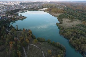 Дзержинцы проголосовали за благоустройство берега Святого озера
