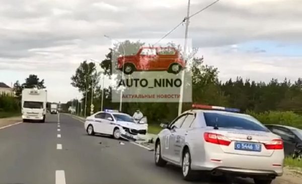 Стали известны подробности столкновения патрульного автомобиля и иномарки в Дзержинске