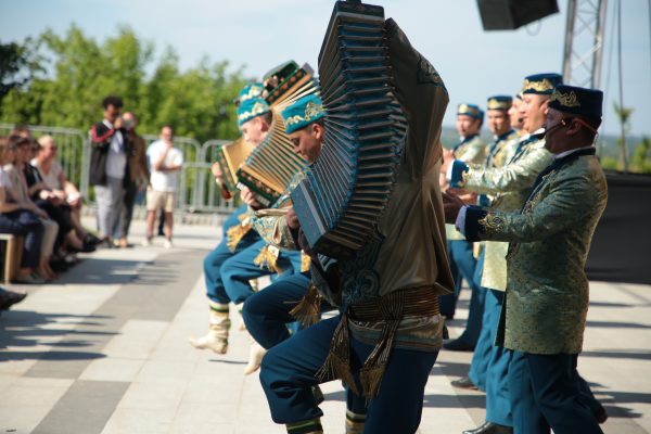 С песнями и плясками: в Нижнем Новгороде прошел фестиваль народов и культур Приволжья