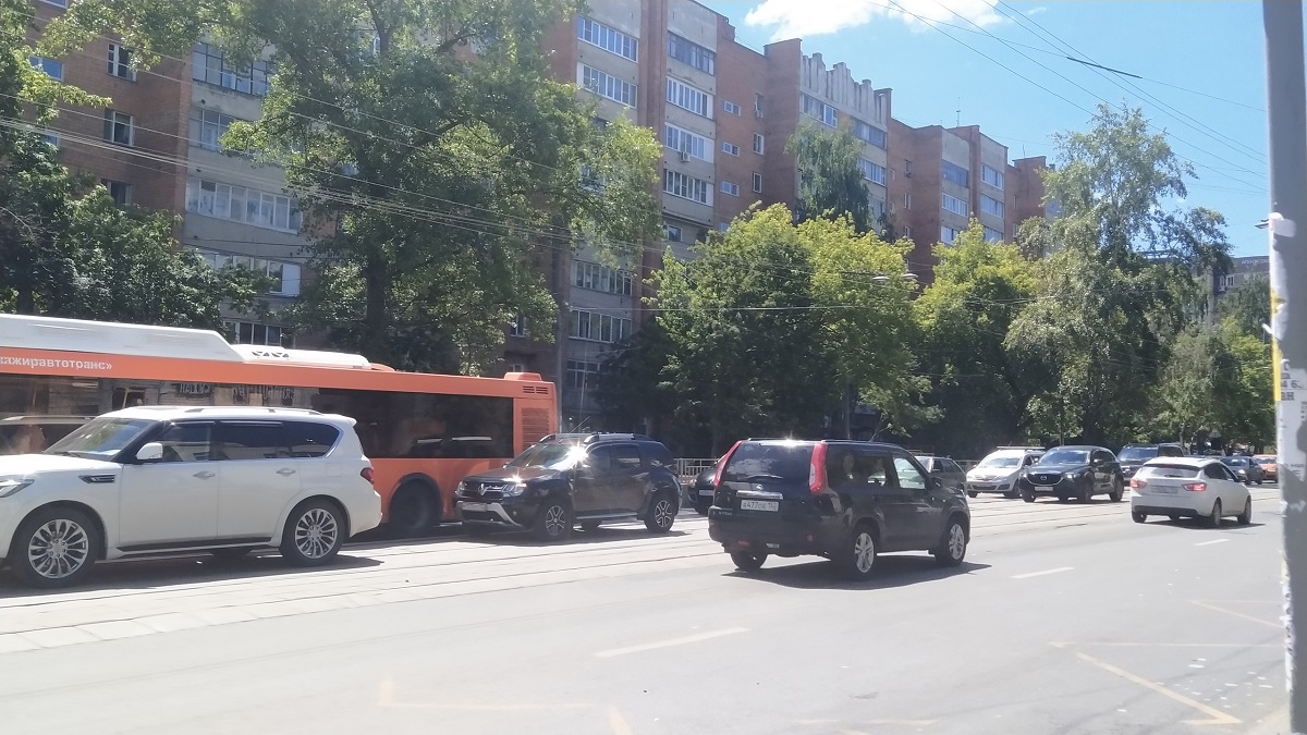 Движение автотранспорта и трамваев ограничат на участке улицы Белинского около ТЦ «Шоколад»