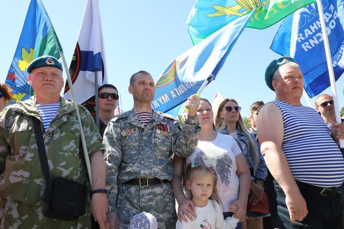 Концерт, тир и полевая кухня: как в Парке Победы отметили День России