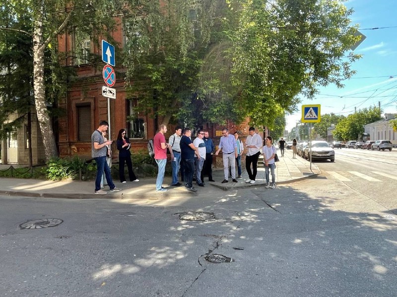На улице Нестерова установят дополнительные парковочные ограничители