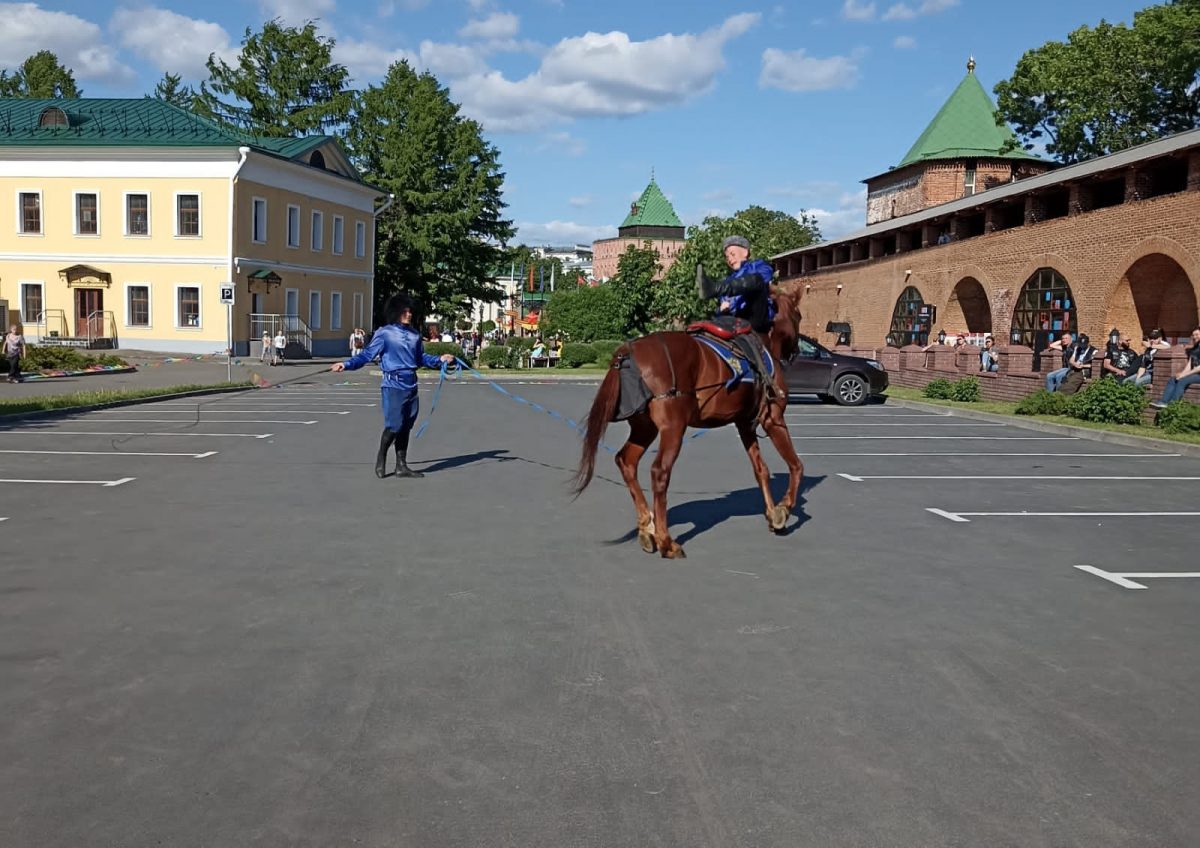 На территории Нижегородского кремля состоялось конное представление, посвященное Дню России