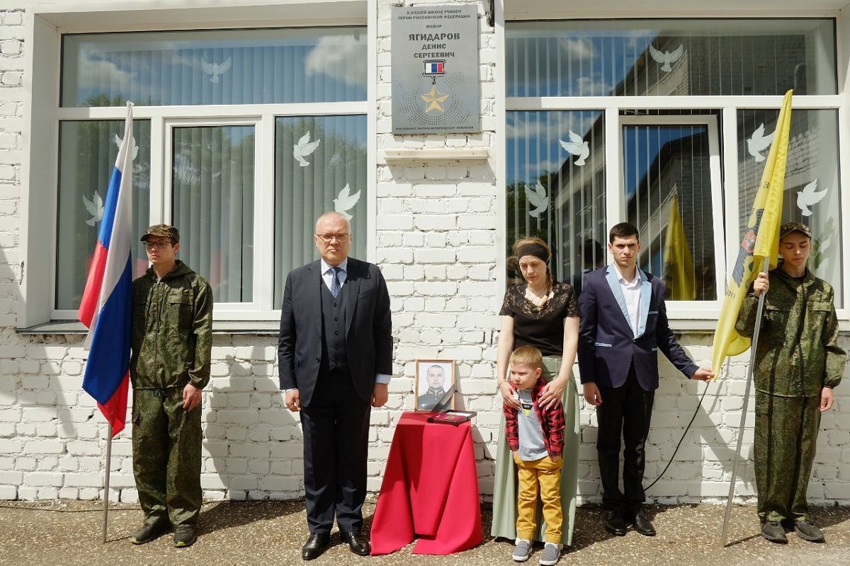 В Кировской области установили мемориальную доску похороненному в Нижнем Новгороде военному