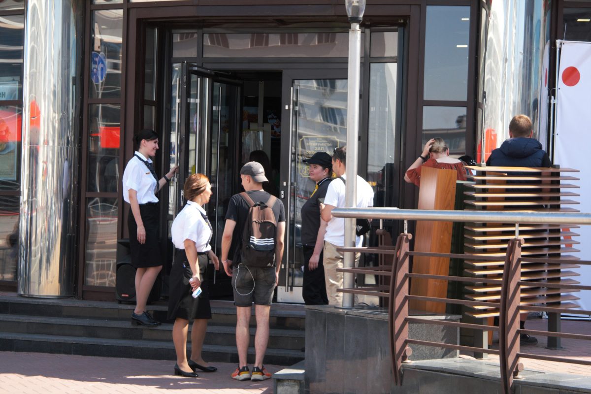 Первый в Дзержинске ресторан быстрого питания «Вкусно – и точка» открылся 28 июля