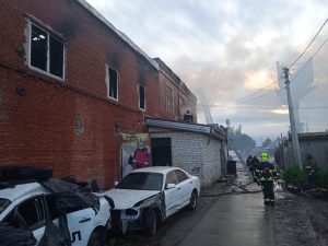 Автосервис загорелся ночью в Кстовском районе: смотрим, как пожарные боролись с&nbsp;огнем