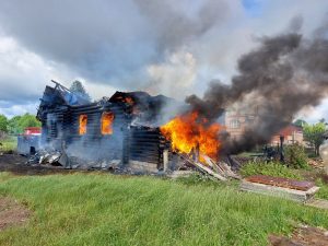 В Шахунье дети случайно сожгли дом многодетной семьи