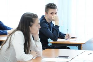 Родители нижегородских выпускников рассказали, какие профессии выбирают их&nbsp;дети