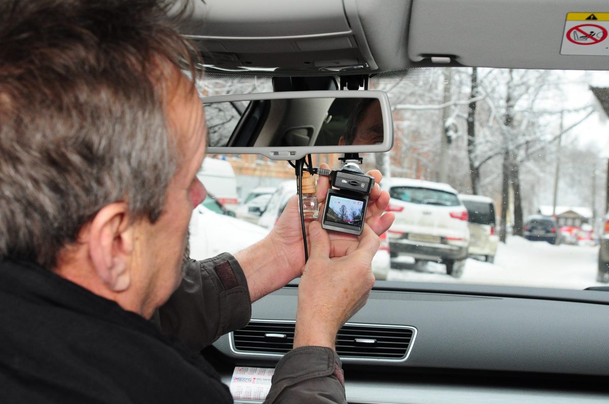 В России предлагают оснастить каршеринговые авто видеорегистраторами и алкозамками