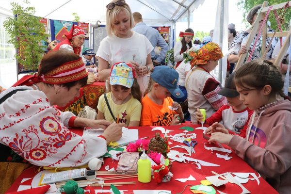 Михаил Мишустин поддержал инициативу сделать «День народных художественных промыслов» федеральным