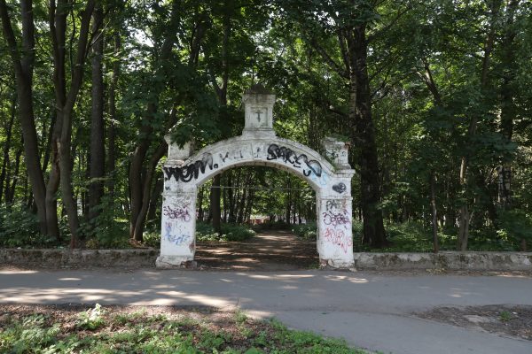 Сроки завершения благоустройства в сквере на улице Родионова перенесли из-за плохой погоды