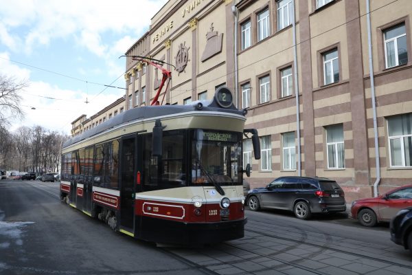 Ретро-трамвай в Нижнем Новгороде вышел из строя из-за дождя