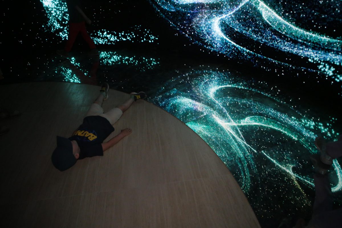 Космическая инсталляция «Небула» в манеже Нижегородского кремля