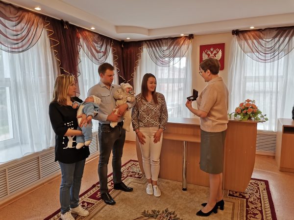 В День защиты детей 56 малышей получили медали «Родившемуся в Нижегородской области»