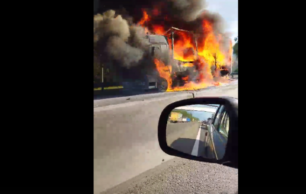 На трассе рядом с Дзержинском сгорел грузовик