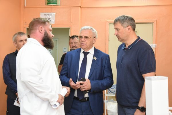 Евгений Люлин и Иван Носков проверили в Дзержинске ход работ по капитальному ремонту в поликлинике №2