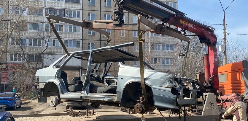 15 брошенных автомобилей эвакуировали в Автозаводском районе