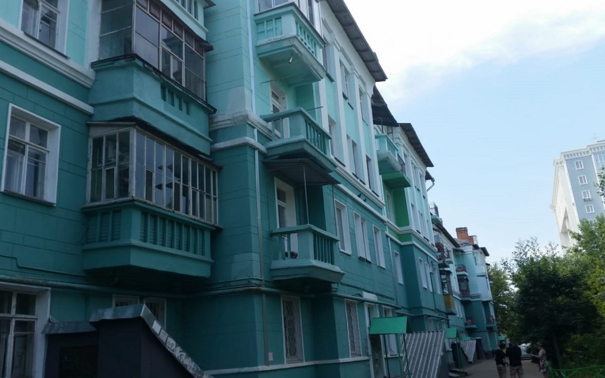По требованию ГЖИ коммунальщики с начала года отремонтировали 19 фасадов многоквартирных домов в Дзержинске