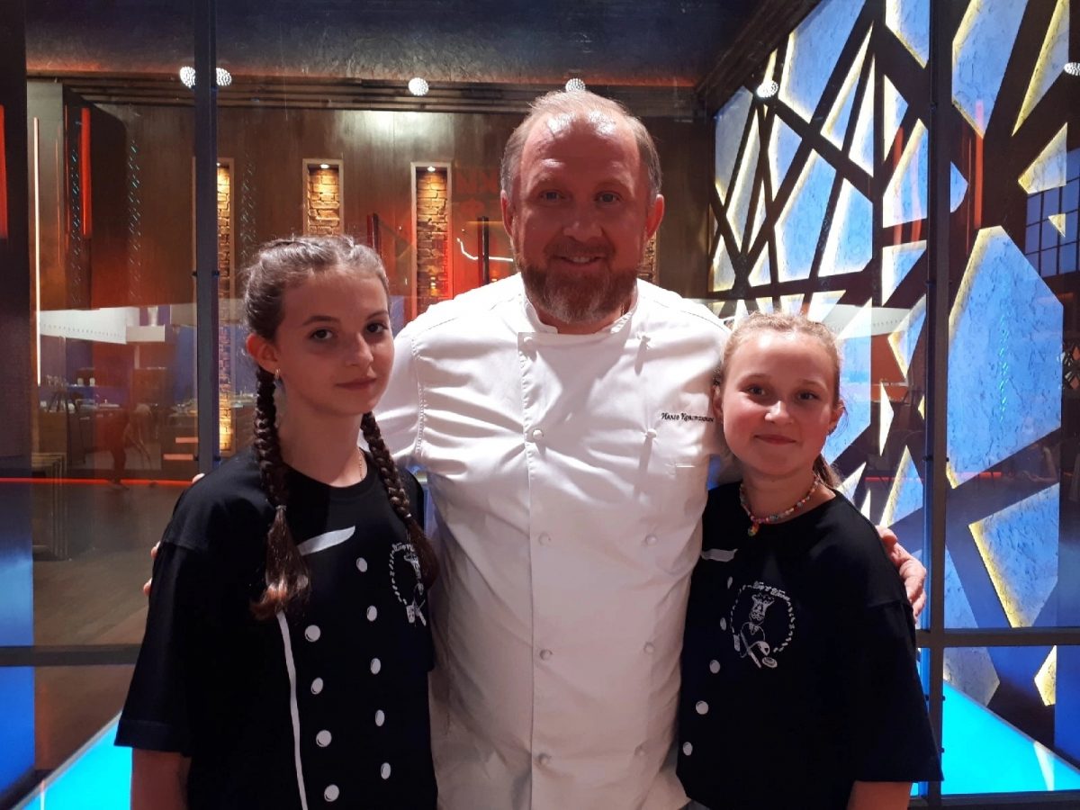 Нижегородские школьницы снялись в новом кулинарном шоу Ивлева «Адский шеф»