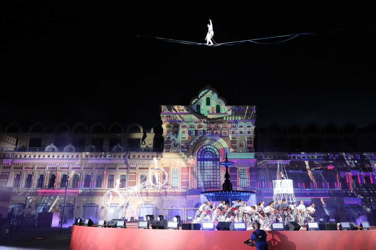 Цирковые артисты показали нижегородцам представления на канате и «Колесо смелости»