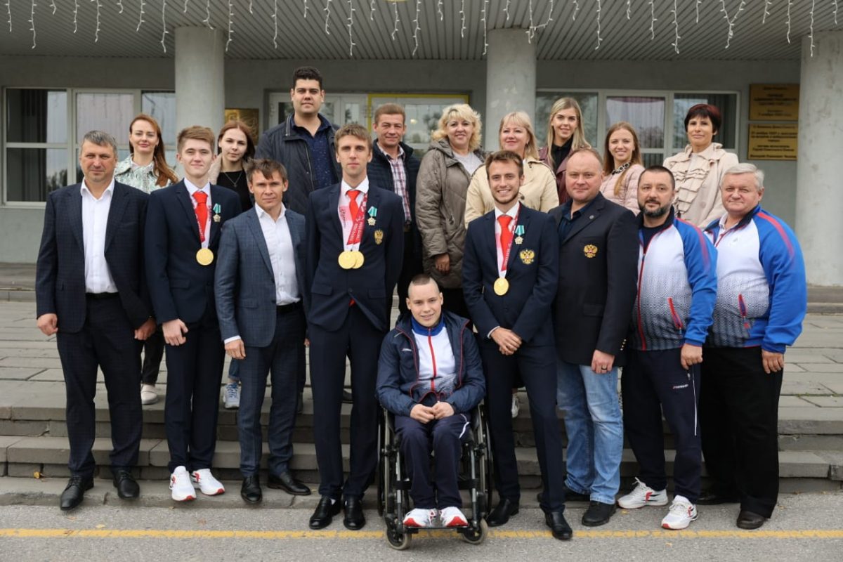 Тренеры по плаванию и легкой атлетике из Дзержинска удостоены Орденов Дружбы