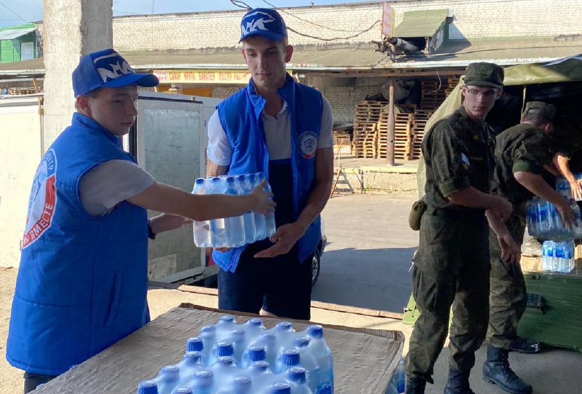 Гуманитарный груз с бутилированной питьевой водой отправлен для детского дома в ЛНР