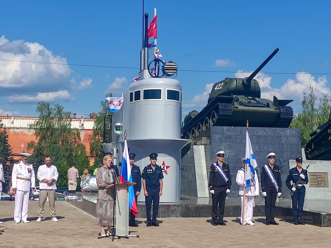 Макет рубки подводной лодки появился на площади Славы в Сормовском районе