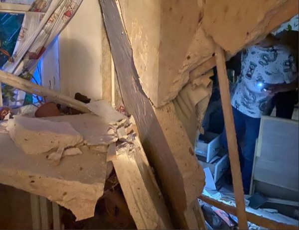 Межквартирная перегородка рухнула после хлопка неизвестного вещества в доме на улице Баумана