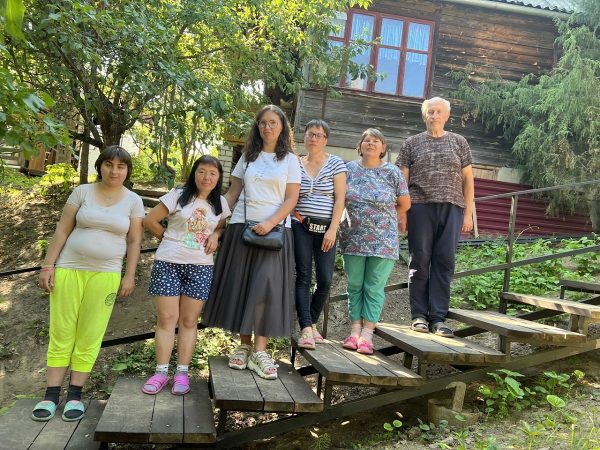 Показать мир «за забором»