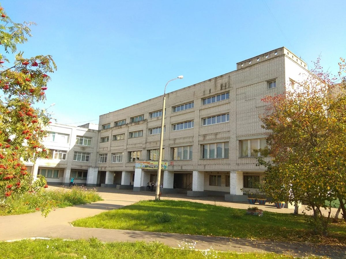 Спасатели за полчаса справились с пожаром в школе Автозаводского района