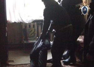 Жители Заволжья сбросили приятеля из окна из-за оскорблений