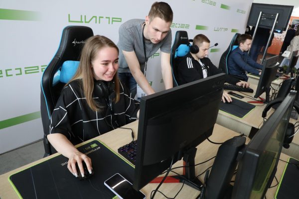 Программист, стоматолог и хирург: названы самые высокооплачиваемые вакансии июля для нижегородцев