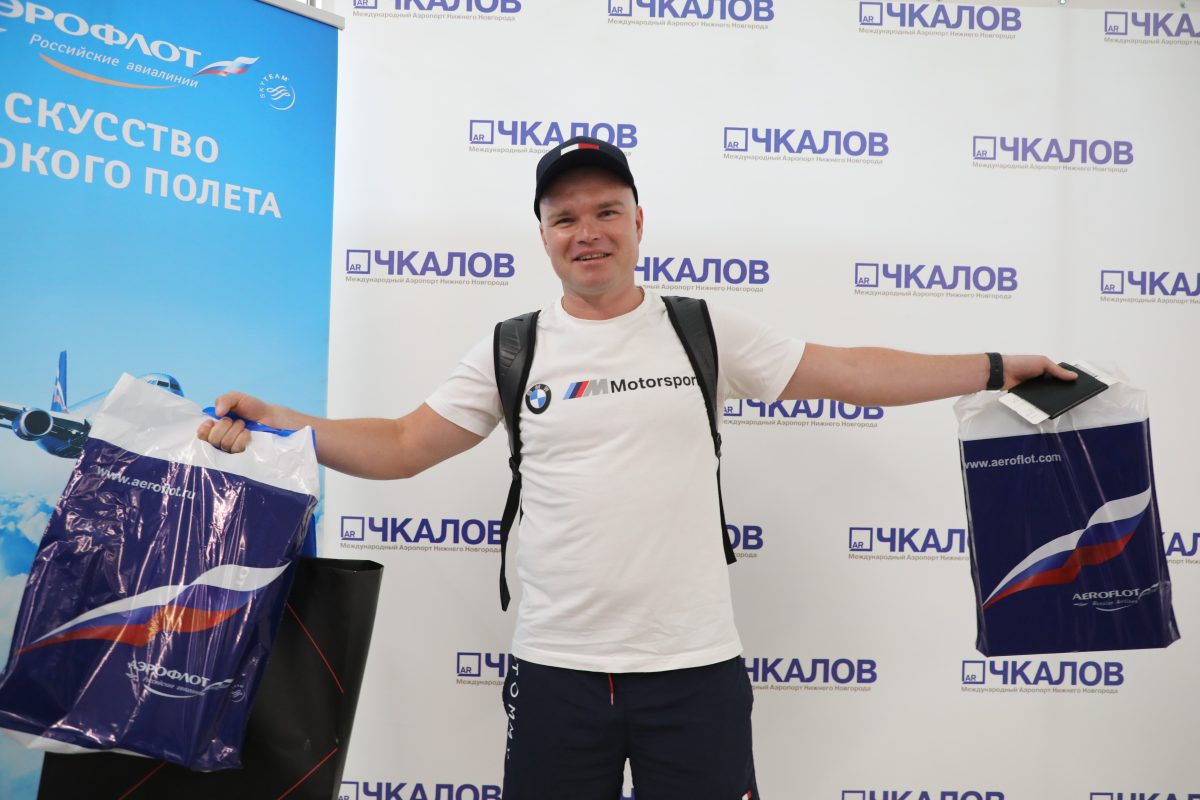 Воздушный юбилей в аэропорту Чкалова: опубликованы фото встречи 200-тысячного пассажира Аэрофлота