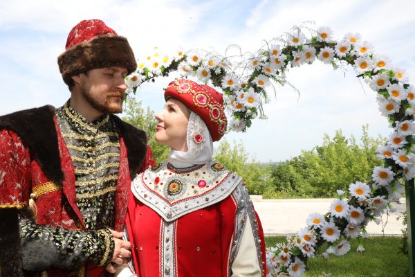 Привет, ромашки! Опубликованы фото, как нижегородцы празднуют День семьи, любви и верности