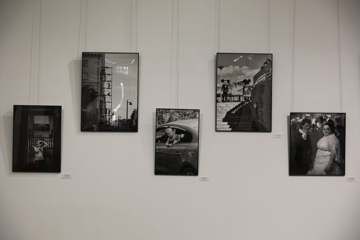 На выставке представлены черно-белые фотографии Нижнего Новгорода