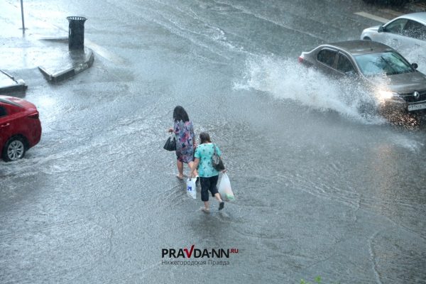 Центральные улицы Нижнего Новгорода затопило из-за ливня 18 июля