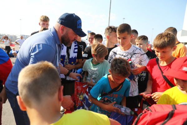 Юные спортсмены из&nbsp;ДНР побывали на&nbsp;матче «Пари&nbsp;НН» и&nbsp;«Динамо» на&nbsp;стадионе «Нижний Новгород»