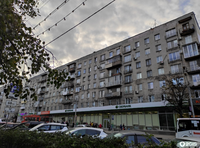 Жители многоэтажки в центре Нижнего Новгорода почти год добиваются восстановления перил в подъезде