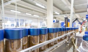 25-летний оператор нижегородского производства напитков получил ожог кипятком 33% поверхности тела