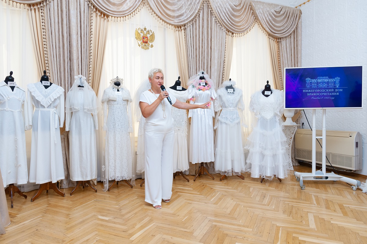 Выставка свадебных ретроплатьев открылась в Нижегородском Доме бракосочетания