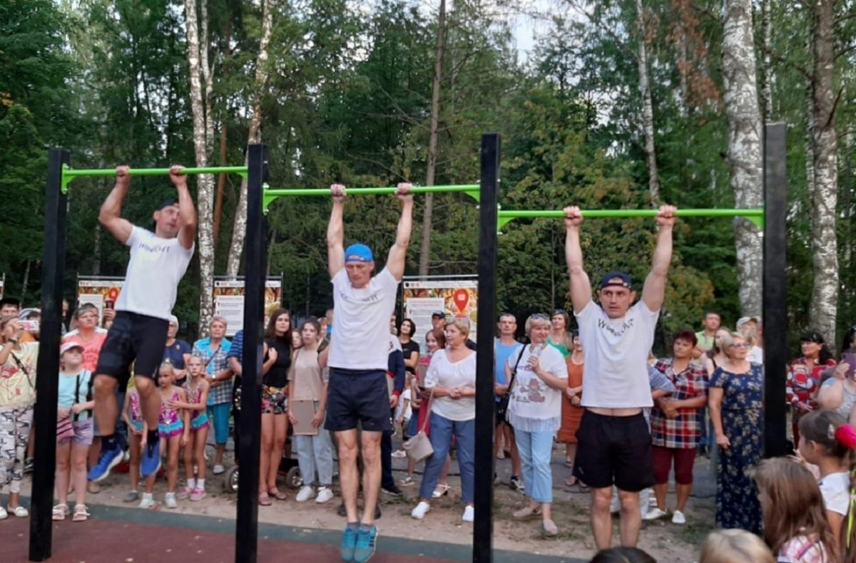 Новая многофункциональная спортивная площадка открылась в Володарском районе