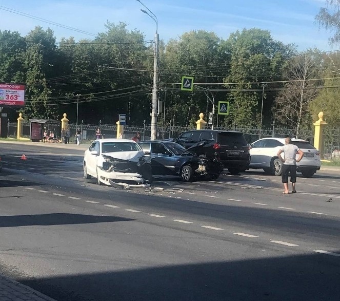 На проспекте Гагарина образовалась пробка из-за ДТП в Нижнем Новгороде
