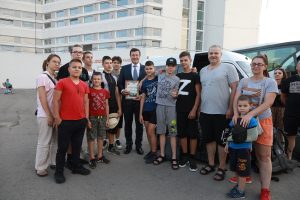 Глеб Никитин встретил юных спортсменов из Донбасса