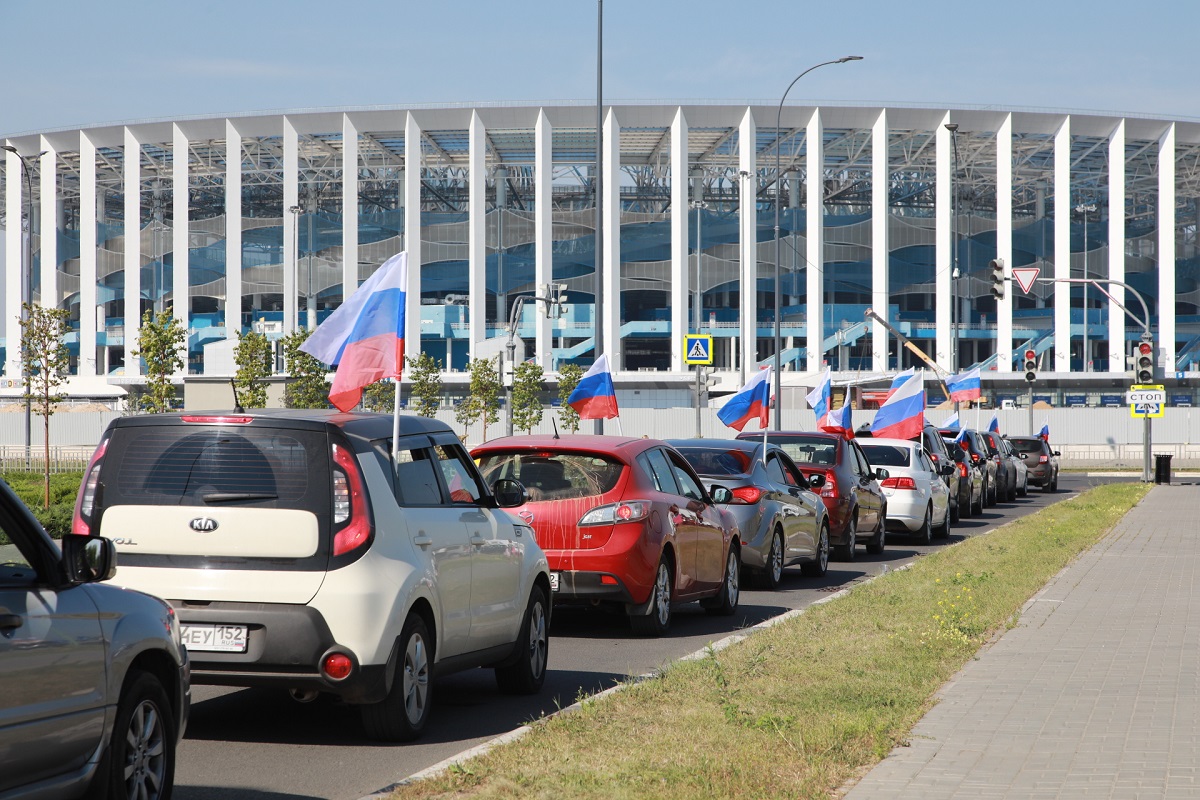 В Нижнем Новгороде прошел автопробег с российскими флагами