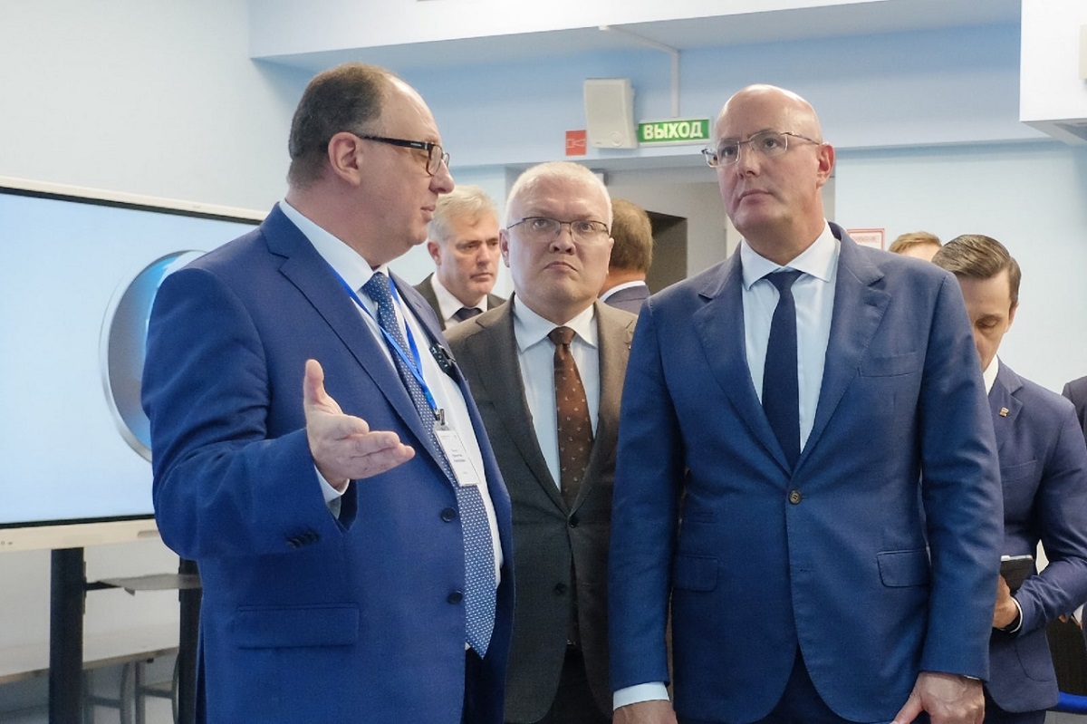 Дмитрий Чернышенко и Игорь Комаров посетили Вятский государственный университет