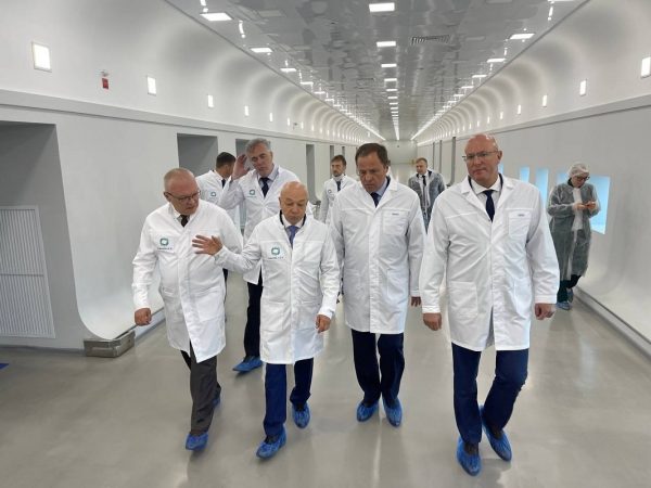 Дмитрий Чернышенко и Игорь Комаров проверили работу предприятий Кировской области