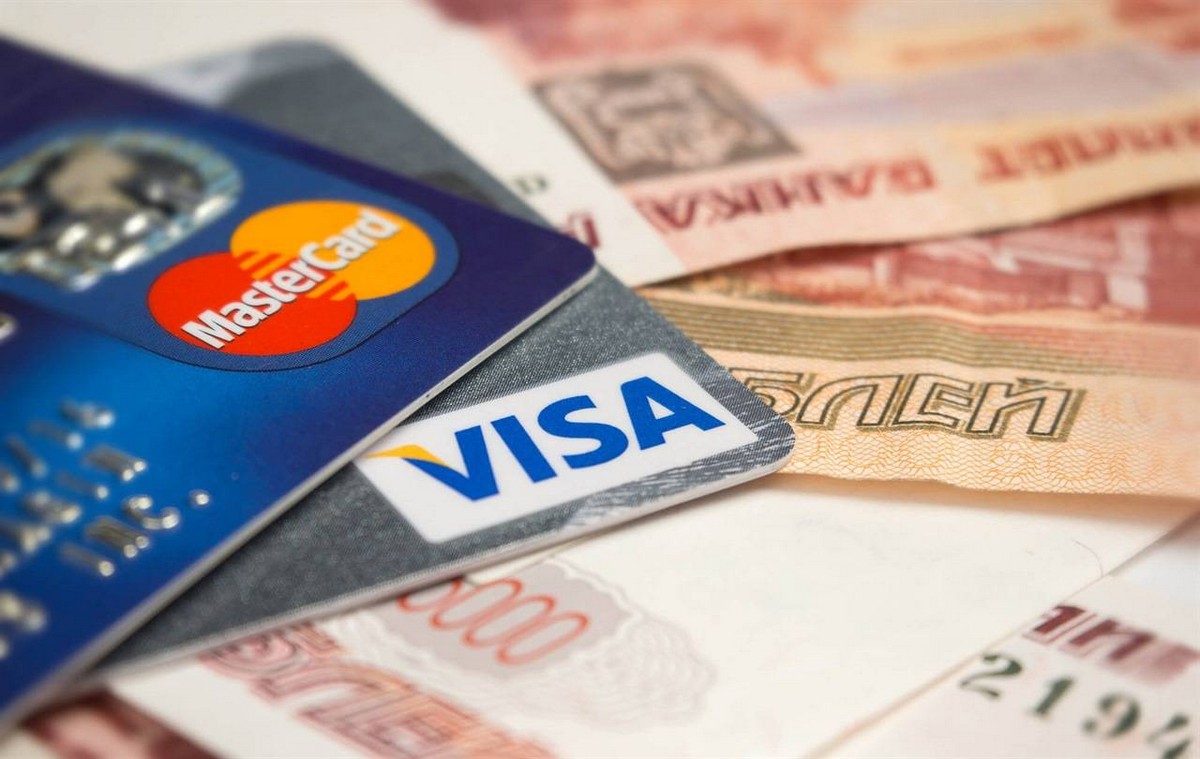 Что выгоднее: кредит наличными или кредитная карта?