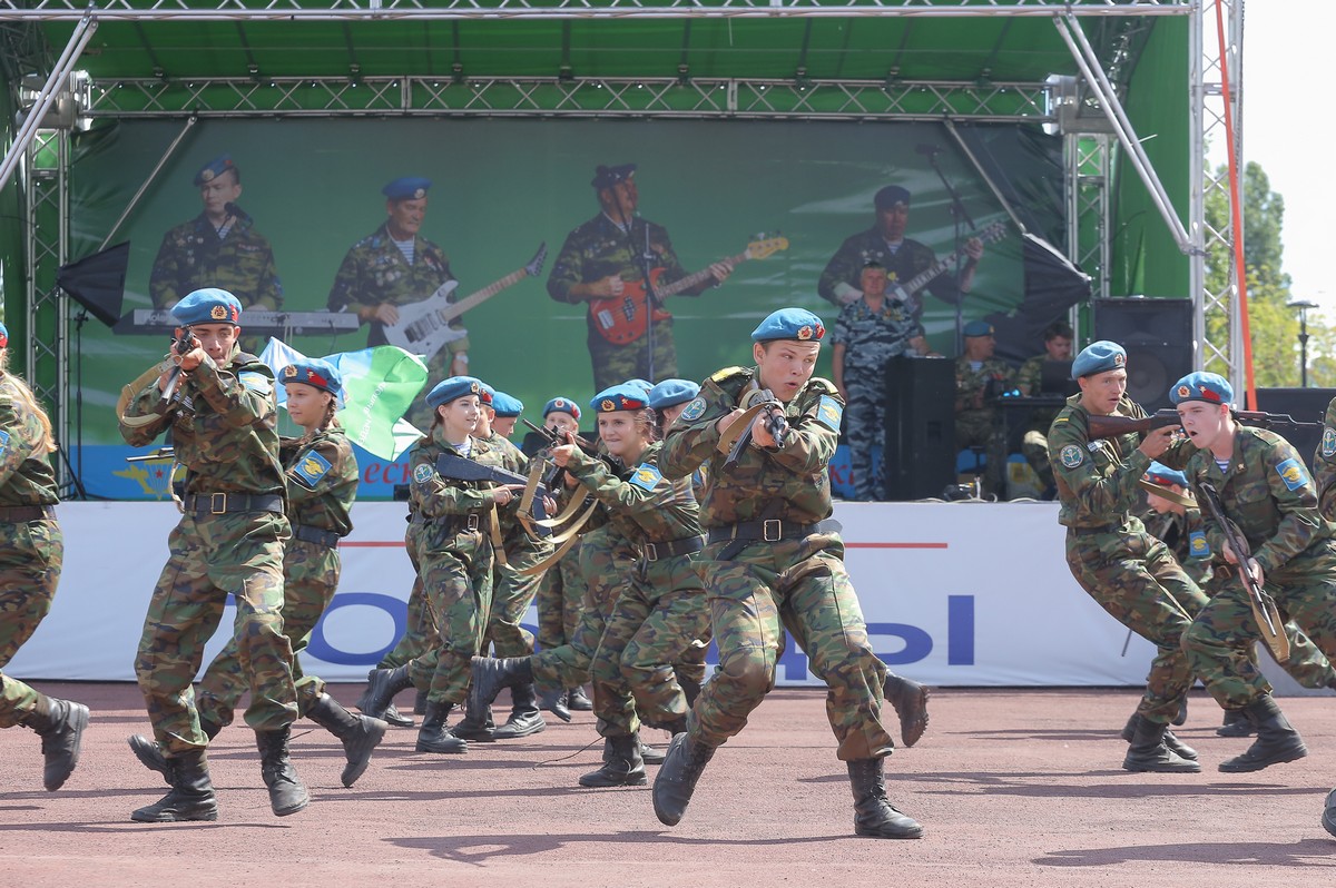 Воспитанники военно-патриотического лагеря провели показательное выступление