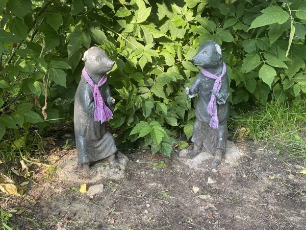 Вандалы лишили ушей и лап скульптуры мышей на Почаинском бульваре