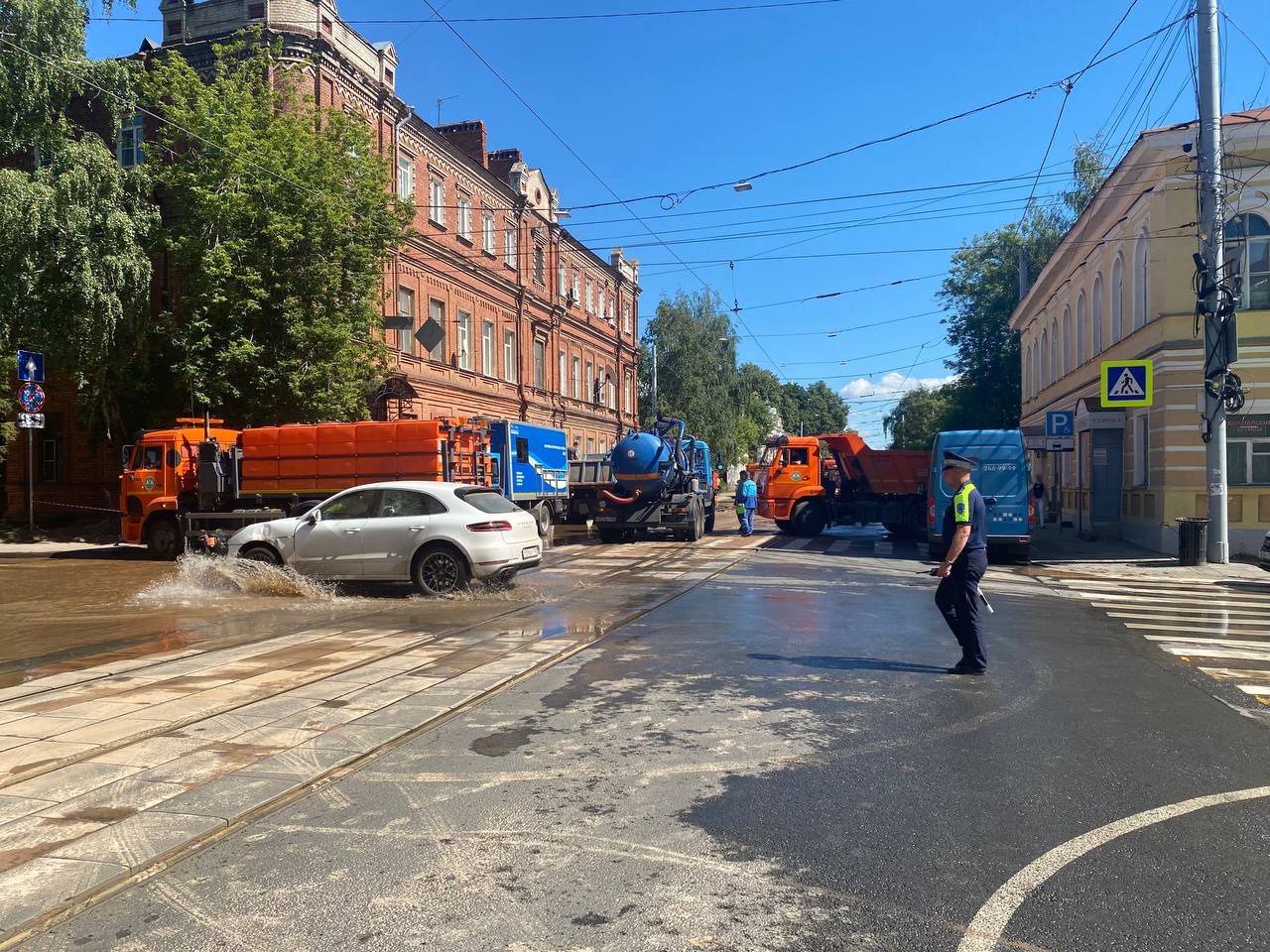 Жители 13 домов остались без холодной воды из-за аварии на улице Большая  Печерская в Нижнем Новгороде 11 августа 2022 года | Нижегородская правда